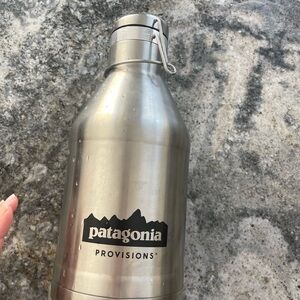 Patagonia Provisions growler Bottle silver EUC! 64 oz